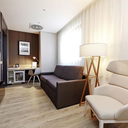 Hotel Occidental Praha Esterno foto