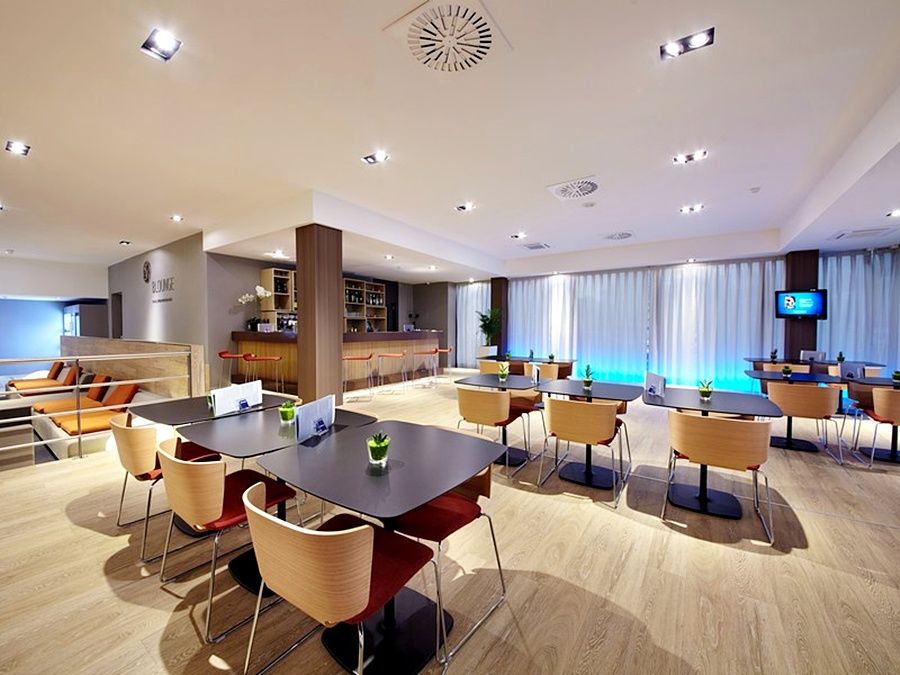 Hotel Occidental Praha Esterno foto